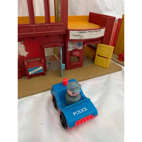 Vintage Fisher Price Little People Play Set Town Series W/ Accessories & Figures - Picture 3 of 16